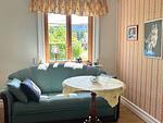 Wohnzimmer mit Sofa im Ferienhaus Hus Hammerstrand - Hus Hammerstrand - Top-Hundeurlaub