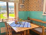 Essbereich mit Eckbank im Ferienhaus Hus Hammerstrand - Hus Hammerstrand - Top-Hundeurlaub