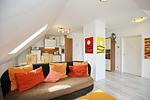 Wohnzimmer mit Blick zum Essbereich und Küche - Wohnung 63 - Top-Hundeurlaub