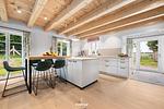 Küche / Küchenzeile - Ferienhaus ReetCottage 24 Dörphof - Top-Hundeurlaub