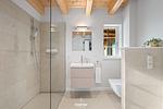 Badezimmer - Ferienhaus ReetCottage 24 Dörphof - Top-Hundeurlaub