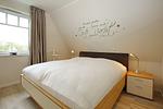2. Schlafzimmer mit Doppelbett - Reethaus 11b - Top-Hundeurlaub
