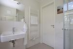 1. Badezimmer mit Waschbecken - Reethaus 11b - Top-Hundeurlaub