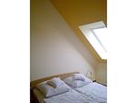 Schlafzimmer mit Doppelbett - Wohnung 2-44 - Top-Hundeurlaub