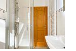 erstes Badezimmer mit Dusche - Haus 46a Deichfalter - Top-Hundeurlaub
