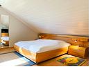 zweites Schlafzimmer mit Doppelbett - Haus 46a Deichfalter - Top-Hundeurlaub