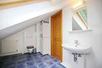 Gäste-WC mit Waschbecken - Haus 46a Deichfalter - Top-Hundeurlaub