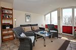 Wohnbereich mit großen Fenstern - Wohnung 52 - Top-Hundeurlaub