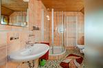 Badezimmer - Kreativhaus am See direkt am See mit Terrasse und Strandkorb - Top-Hundeurlaub