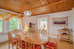 Wohnzimmer - Kreativhaus am See direkt am See mit Terrasse und Strandkorb - Top-Hundeurlaub