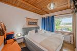 Schlafzimmer - Kreativhaus am See direkt am See mit Terrasse und Strandkorb - Top-Hundeurlaub