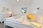 Schlafzimmer - Ferienwohnung Blaues Haus App. 2 in Ralswiek - Top-Hundeurlaub