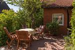 Ferienwohnung Marienkäfer Waren (Müritz) - sonnige Terrasse mit Gartenmöbeln - Marienkäfer - Top-Hundeurlaub
