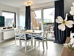 Wohnzimmer - FeWo - Coastal Residence 2, mit kleiner Loggia - Top-Hundeurlaub