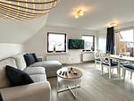 Wohnzimmer - FeWo - Coastal Residence 2, mit kleiner Loggia - Top-Hundeurlaub
