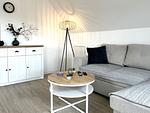 Wohnzimmer - FeWo - Coastal Residence 2, mit kleiner Loggia - Top-Hundeurlaub