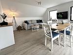 Wohnzimmer - FeWo - Coastal Residence 2, mit kleiner Loggia - Top-Hundeurlaub