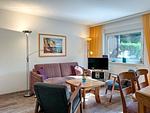 Wohnzimmer mit Sofa und Sessel - Haus 61c - Top-Hundeurlaub