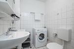 Badezimmer im Erdgeschoss mit Waschmaschine - Haus 61c - Top-Hundeurlaub