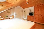 2. Schlafzimmer mit Kleiderschrank - Haus 61c - Top-Hundeurlaub
