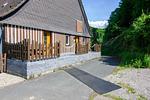 Außenansicht von der Terrasse der Fewo Waldblick am Waldrand - Ferienwohnung Waldblick - Top-Hundeurlaub
