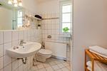 Badezimmer - Ferienwohnung Waldhaus 4.2 mit Terrasse und Grill - Hunde sind willkommen - Top-Hundeurlaub