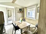 Wohnzimmer - Strand-Koje 823: strandnah, Terrasse - Top-Hundeurlaub