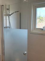 Badezimmer im Familjehus Villa Kunterbunt in Småland - Familjehus Villa Kunterbunt - Top-Hundeurlaub