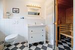 Badezimmer im EG mit Sauna und großer Dusche - Bauernhaus am Mühlendamm - Top-Hundeurlaub