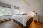 Schlafzimmer im EG mit Doppelbett (180 x 200 cm) und Kleiderschrank - Landhaus am Mühlendamm - Top-Hundeurlaub