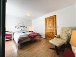 Schlafzimmer mit Doppelbett (180 x 200 cm) und Kleiderschrank - Ankerplatz No. 8 - Top-Hundeurlaub