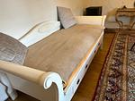 Einzelbett oder bequeme Couch? Du hast die Wahl. - FeWo Therese Schloss Weitersroda - Top-Hundeurlaub