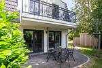Einladende Terrasse mit Tisch und Stühlen - OstseeSchnäpel - Top-Hundeurlaub