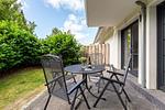 Terrasse mit Tisch und Stühlen - OstseeSchnäpel - Top-Hundeurlaub