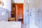 Modernes Badezimmer mit Sauna und Dusche - OstseeSchnäpel - Top-Hundeurlaub