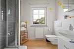 Ferienhaus Landhus Alt Schwerin Badezimmer mit Dusche im Erdgeschoss - Landhus - Top-Hundeurlaub