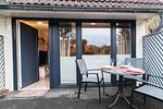 Appartementhaus Meeresbucht Whg. 1, Terrasse 2 mit Gartenmöbeln - Ferienwohnung Appartementhaus Meeresbucht Whg. 1 - Top-Hundeurlaub