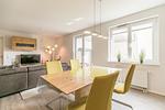Bahnhofstraße 9, Büsumer Perlenherz, Essbereich - Ferienwohnung Perlenherz Büsum – zentral, modern & mit Balkon - Top-Hundeurlaub