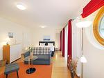 Wohnzimmer - 1-Raum-Ferienwohnung mit Terrasse (DG23) - Top-Hundeurlaub
