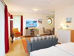 Wohnzimmer - 1-Raum-Ferienwohnung mit Terrasse (DG23) - Top-Hundeurlaub
