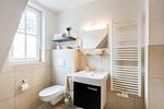 Modernes Badezimmer mit Waschbecken und Dusche - Strandleben 10 - Louis Douzette - Top-Hundeurlaub