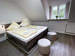 Schlafzimmer - Ferienwohnung Hauke-Haien im Reetdachhaus Bongsiel - Top-Hundeurlaub