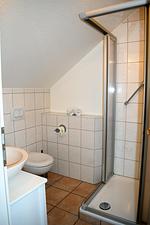 Badezimmer - Ferienhaus Blaues Haus Ockholm - Top-Hundeurlaub