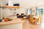 Küche und Wohnraum in der Ferienwohnung Ausguck - Ausguck - Hüs in Lee - Top-Hundeurlaub