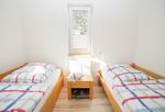Schlafzimmer mit zwei Einzelbetten - Ausguck - Hüs in Lee - Top-Hundeurlaub