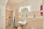 Badezimmer - Villa Pirola - Ferienwohnung 1 - Top-Hundeurlaub