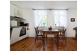Küche / Küchenzeile - FeWo Jasmund: Balkon, historischer Charme - Top-Hundeurlaub