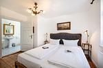 Schlafzimmer - FeWo Jasmund: Balkon, historischer Charme - Top-Hundeurlaub