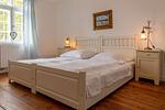 Schlafzimmer - FeWo Königsstuhl: Balkon, historischer Charme - Top-Hundeurlaub