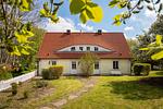 Fassade / Eingang - Haus Udars: Garten, Terrasse, Kamin - Top-Hundeurlaub
